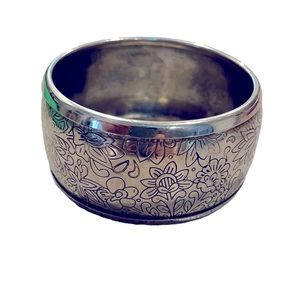 FLORAL STAMPED SILVER TONE BANGLE BRACELET